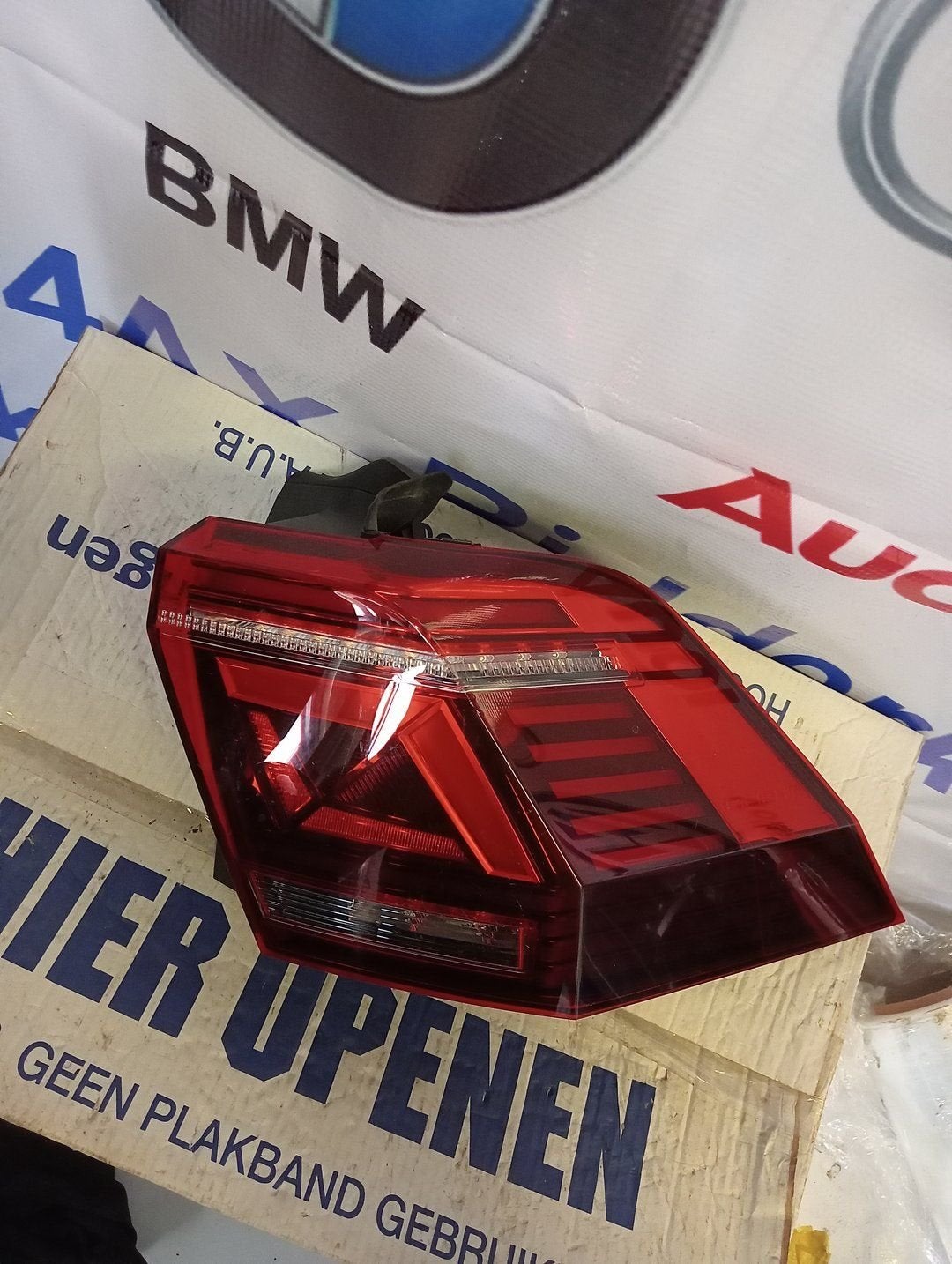 Achterlicht TIGUAN FACELIFT IQ-LIGHT Rechtsbuiten 5NA945208J, Volkswagen, -, Utilisé, -