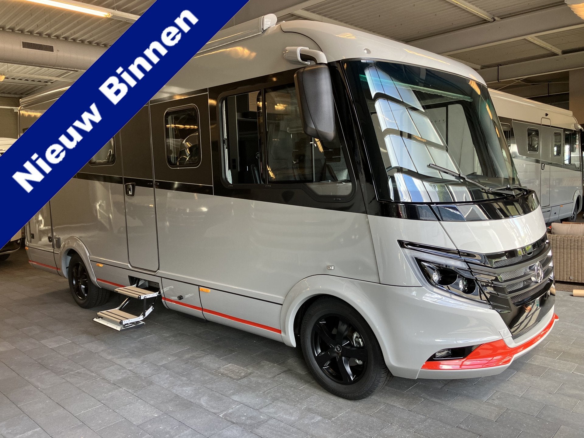 Niesmann+Bischoff iSmove 6.9E 180pk Aut Hefbed Levelsysteem, Caravans en Kamperen, Mobilhomes, Niesmann+Bischoff, 6 tot 7 meter
