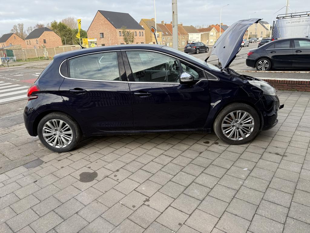 Peugeot 208 1.2 benzine voor onderdelen, Ophalen, Gebruikt, Peugeot