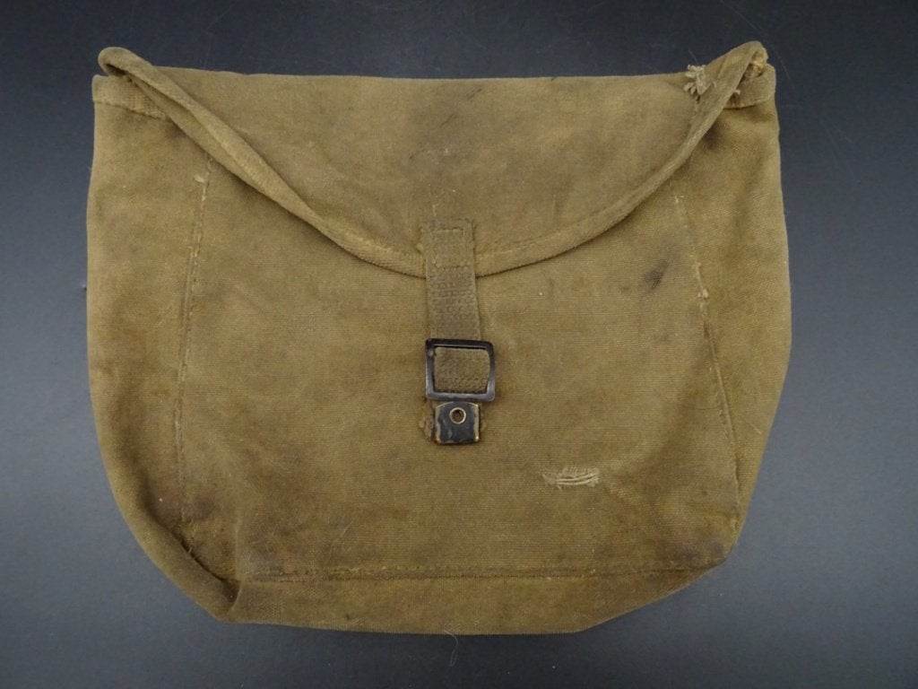 Amerikaanse M1928 messtin pouch 1944 British Made, Ophalen of Verzenden, Landmacht, Overige typen