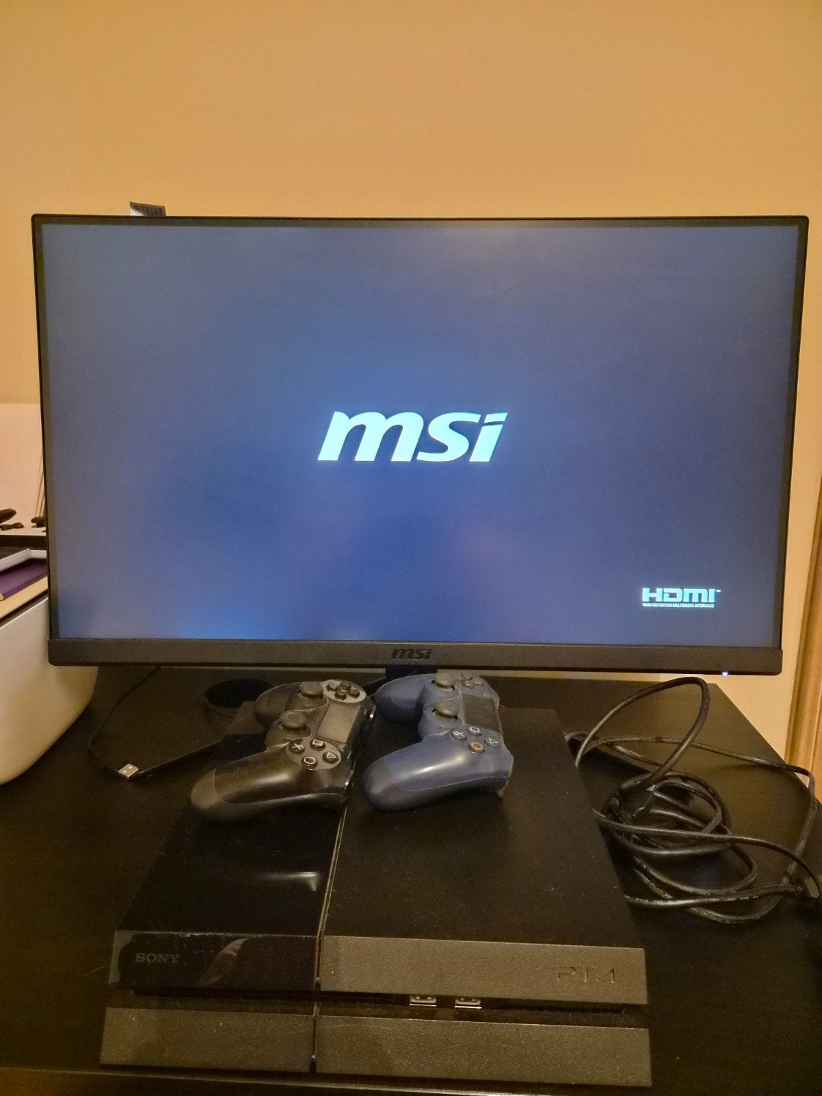 Ps4 e monitor., 500 GB, Met 2 controllers, Ophalen of Verzenden, Zo goed als nieuw