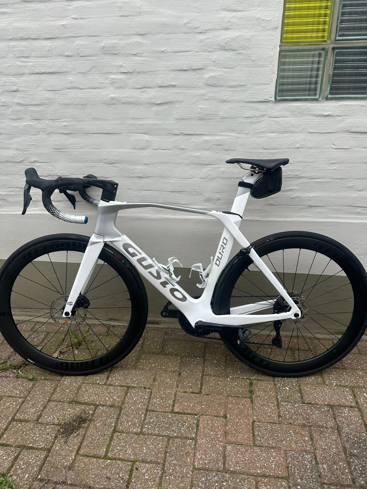 Minder dan 1000km - Gusto Duro Evo Sport TE – White – M/L, Fietsen en Brommers, Ophalen, Zo goed als nieuw, Carbon