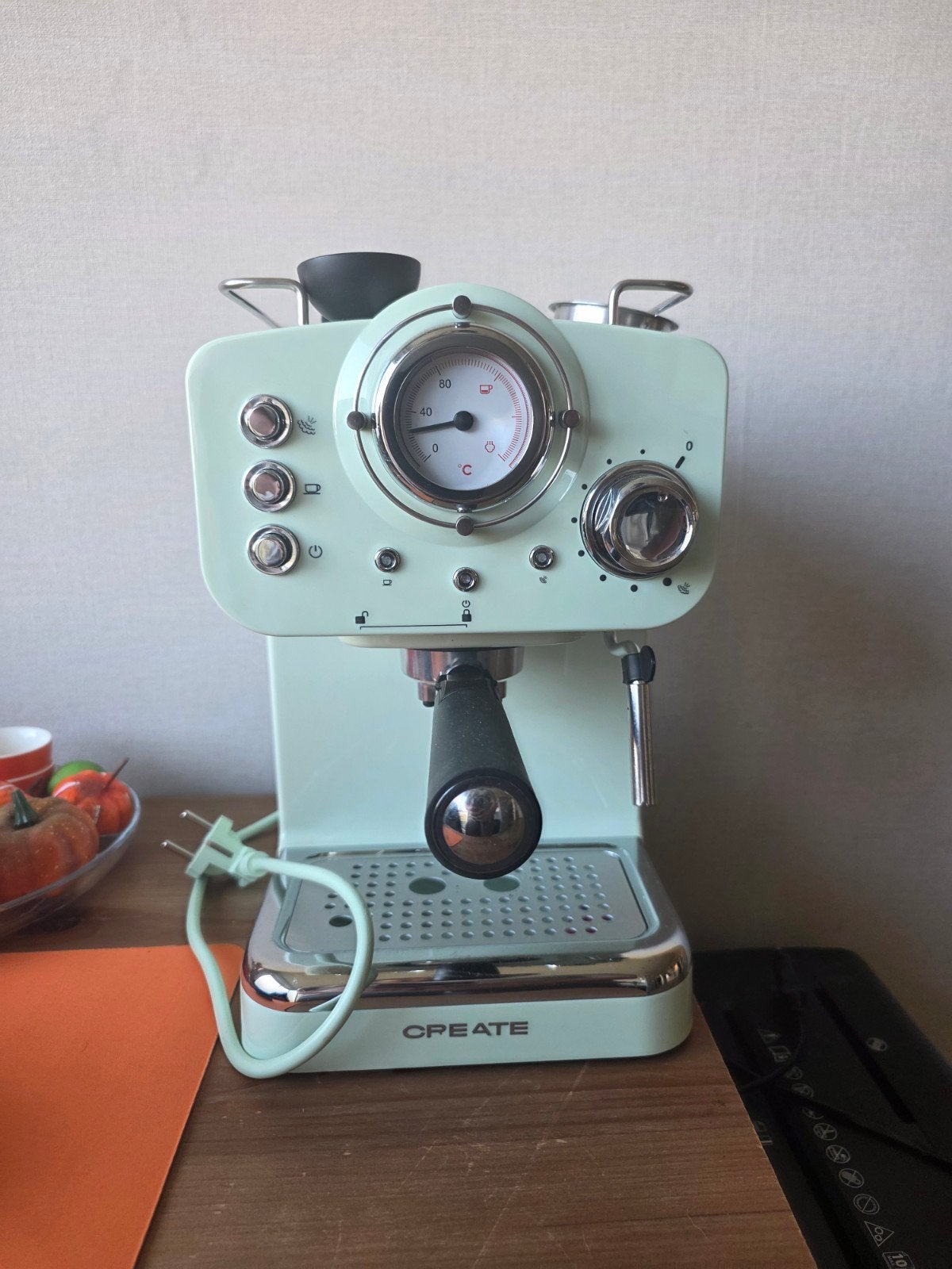 CREATE THERA MATT RETRO espressomachine, in een mint-/pastel, Gebruikt, Koffiemachine, Gemalen koffie, 2 tot 4 kopjes