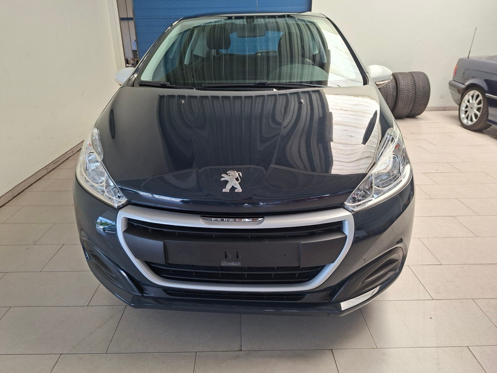 Peugeot 208 1200cc, presque neuve en 2017, seulement 24 000, Euro 6, Entreprise, Boîte manuelle, Tissu