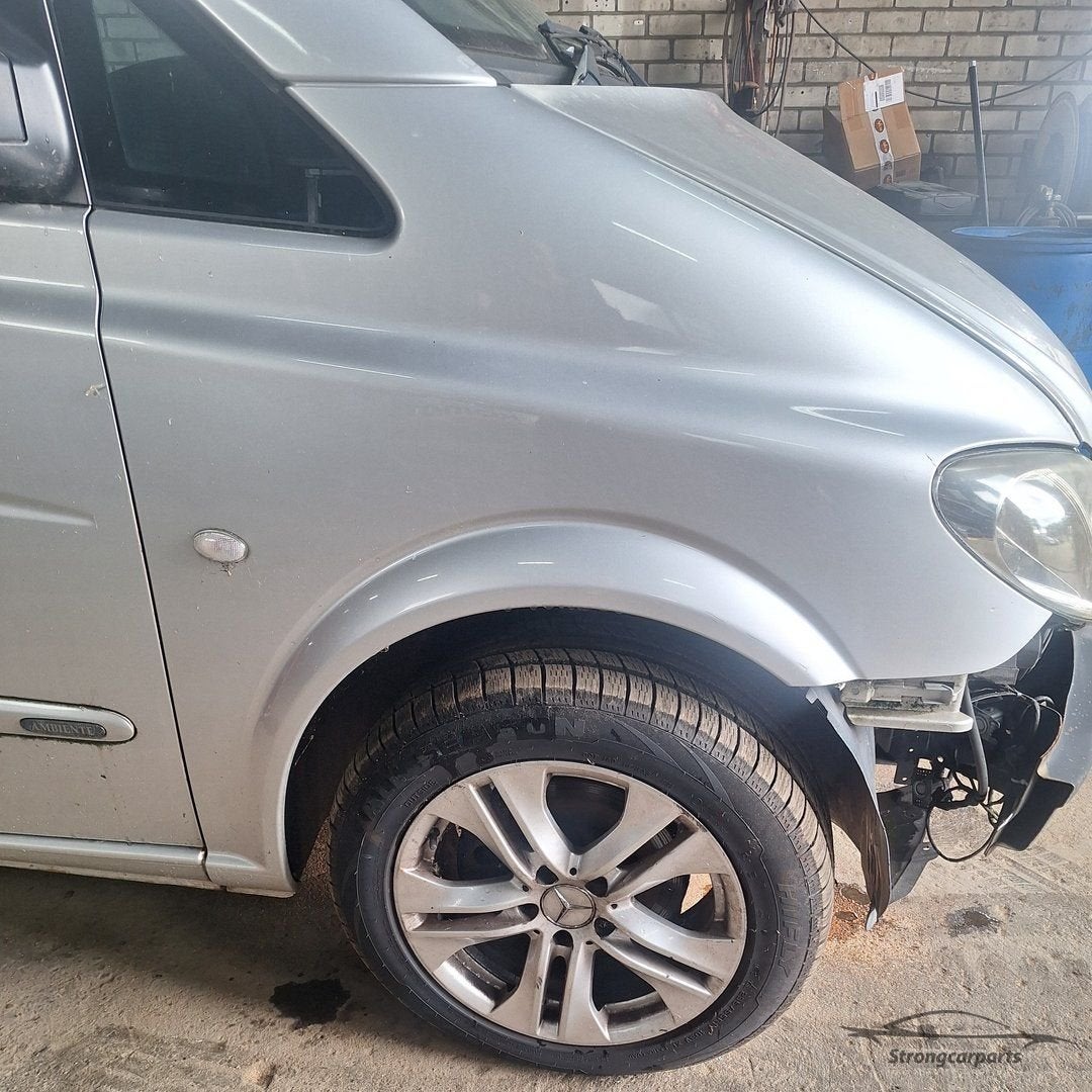 Voorscherm rechts Mercedes Vito W639 kleur 9744 kunststof, Garde-boue, Utilisé, -, -