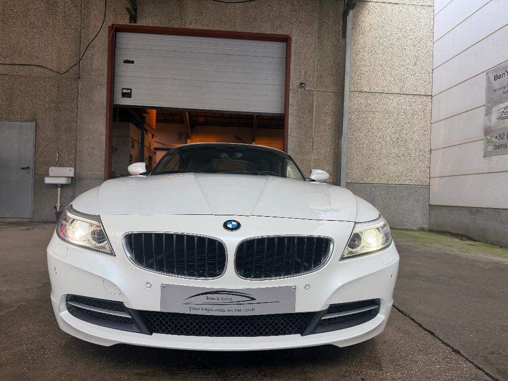 BMW Z4 sDrive18i Roadster 156 pk * Cabrio/Leder/Airco *, 4 cilinders, Cabriolet, Wit, Leder
