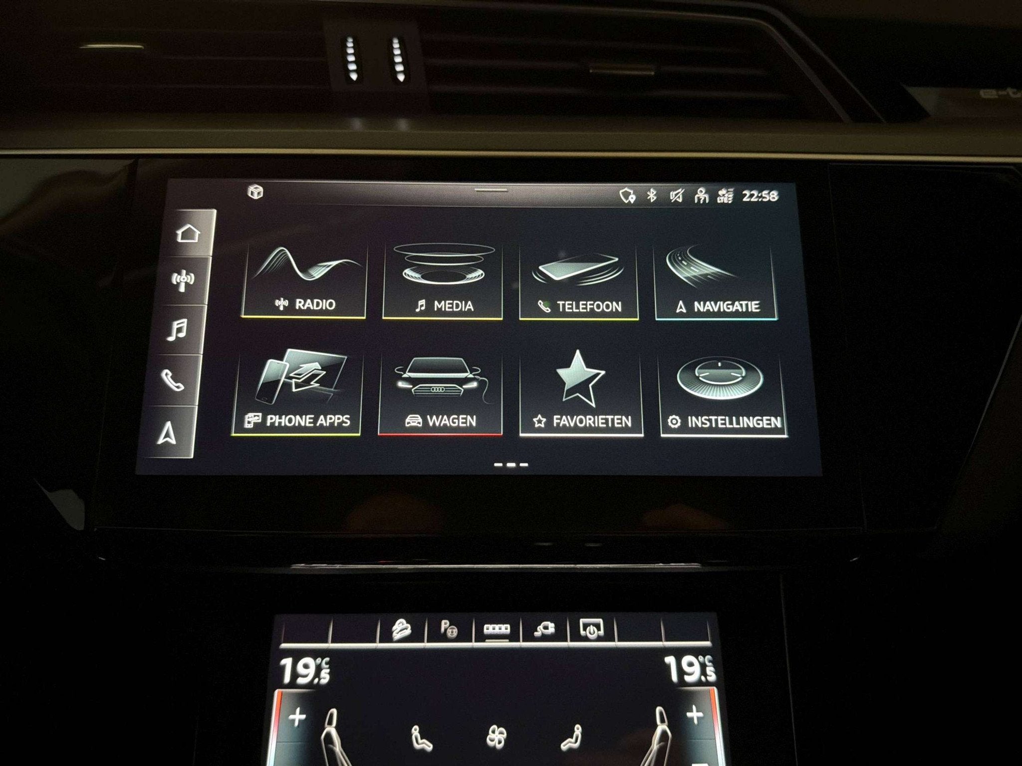Audi Q8 e-tron QUATTRO 313PK * CAR PLAY * FULL BLACK PACK *, Automaat, https://public.car-pass.be/vhr/79b8ade0-f167-48a7-afcc-ea9b2eca2d14