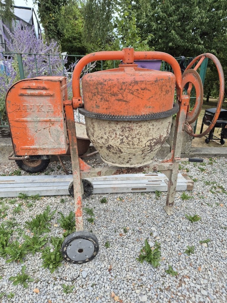 Bètonnière mèlangeur a beton, Enlèvement, Utilisé