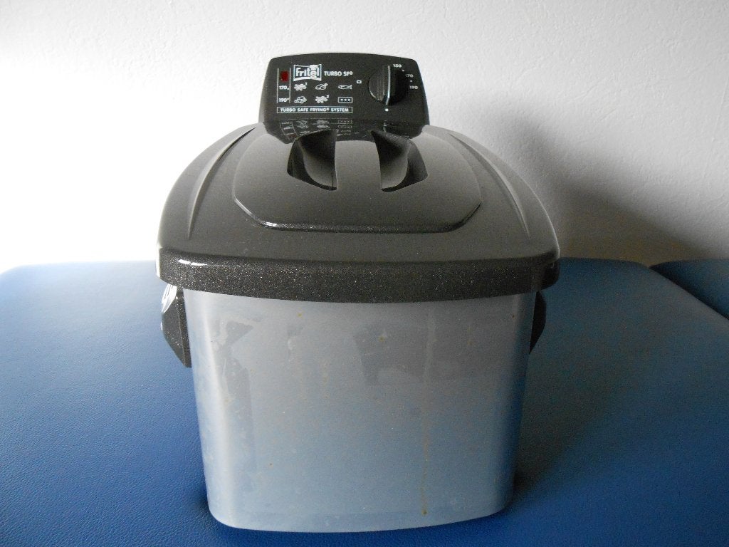 Friteuse Fritel Turbo SF 4240, 2 tot 3 liter, Ophalen, Zo goed als nieuw, Uitneembare binnenpan