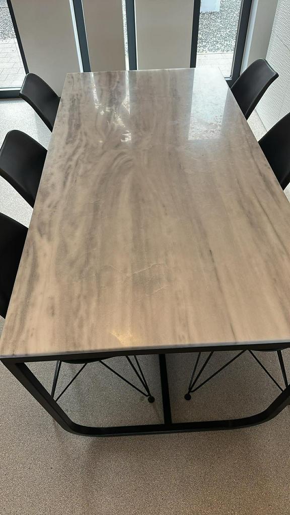 Moderne tafel, Ophalen, Zo goed als nieuw