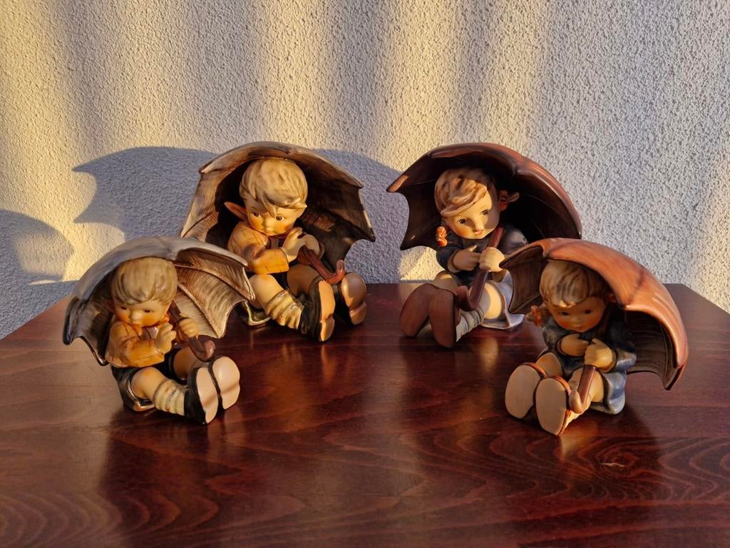 Hummel Goebel beeldjes Umbrella Boy and Girl, Collections, Statues & Figurines, Hummel, Enlèvement ou Envoi