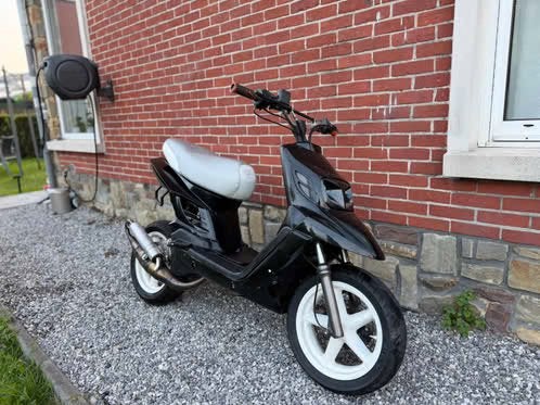À LA RECHERCHE D'UN BOOSTER MBK, Vélos & Vélomoteurs, Enlèvement, Comme neuf