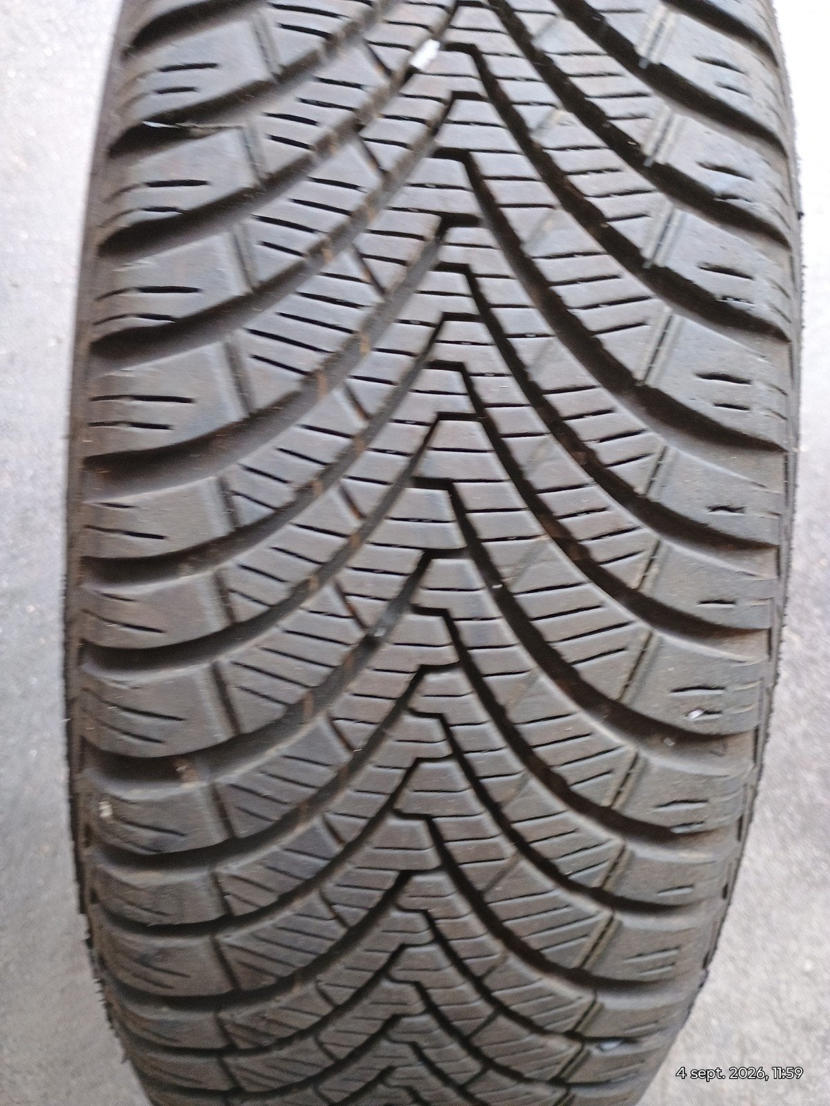 quatre. pneus 175/65 r14 82T prix 120 €, Autos : Pièces & Accessoires, Pneus & Jantes, Enlèvement, Neuf, 4 Saisons, Pneu(s)