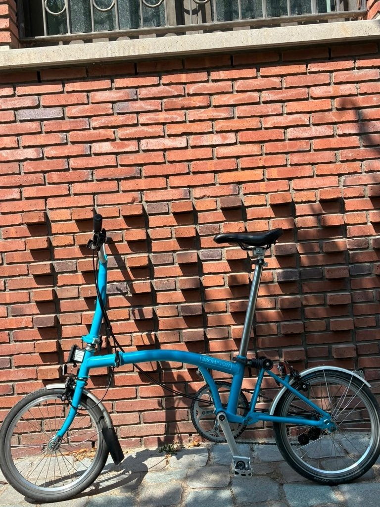 Brompton M2L bleu schtroumpf sac brompton 2 vitesses, Vélos & Vélomoteurs, Vitesses, Frein sur jante, Brompton, Comme neuf