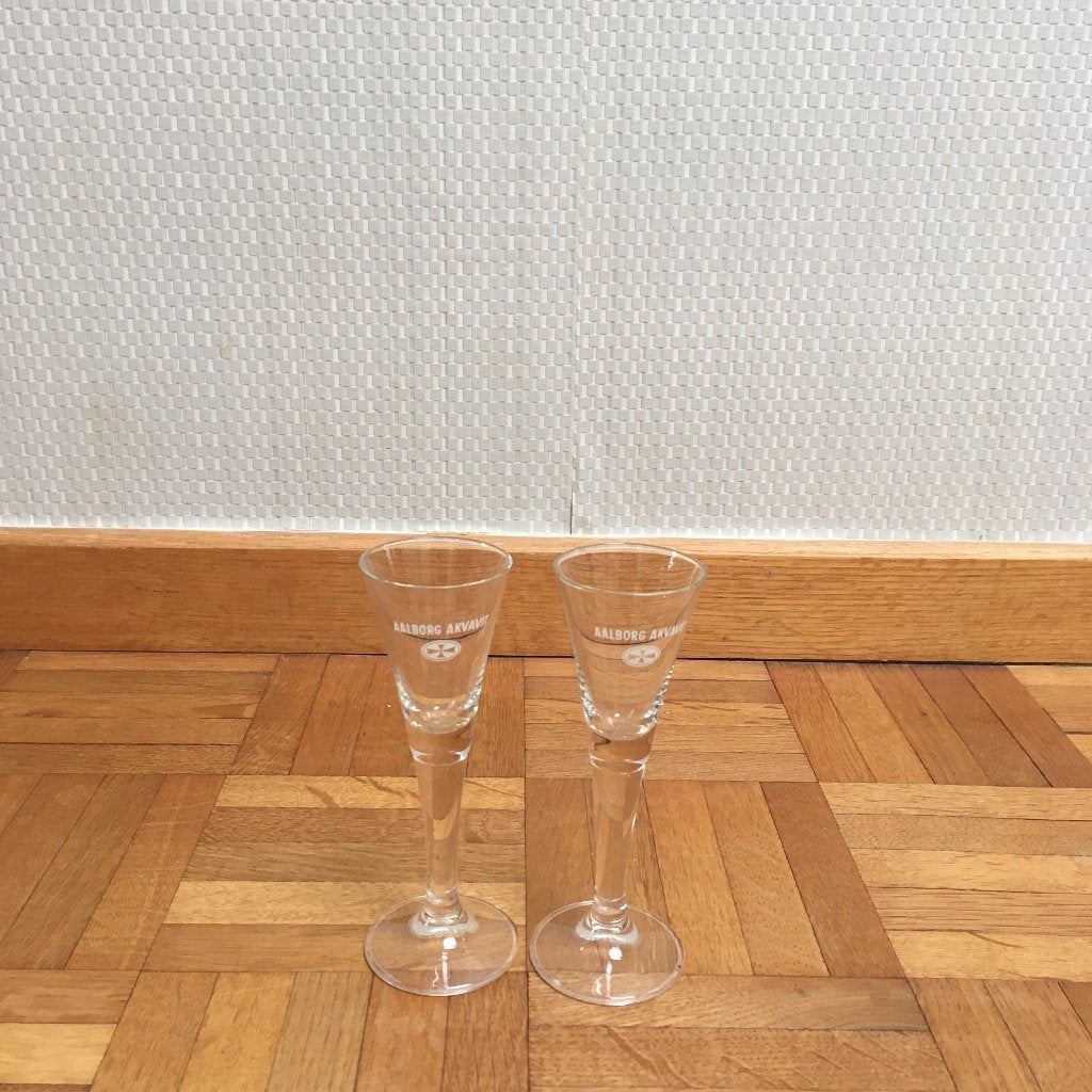 2 Aalborg Akvavit glazen, Verzamelen, Glas en Drinkglazen, Ophalen of Verzenden, Zo goed als nieuw, Borrel- of Shotglas