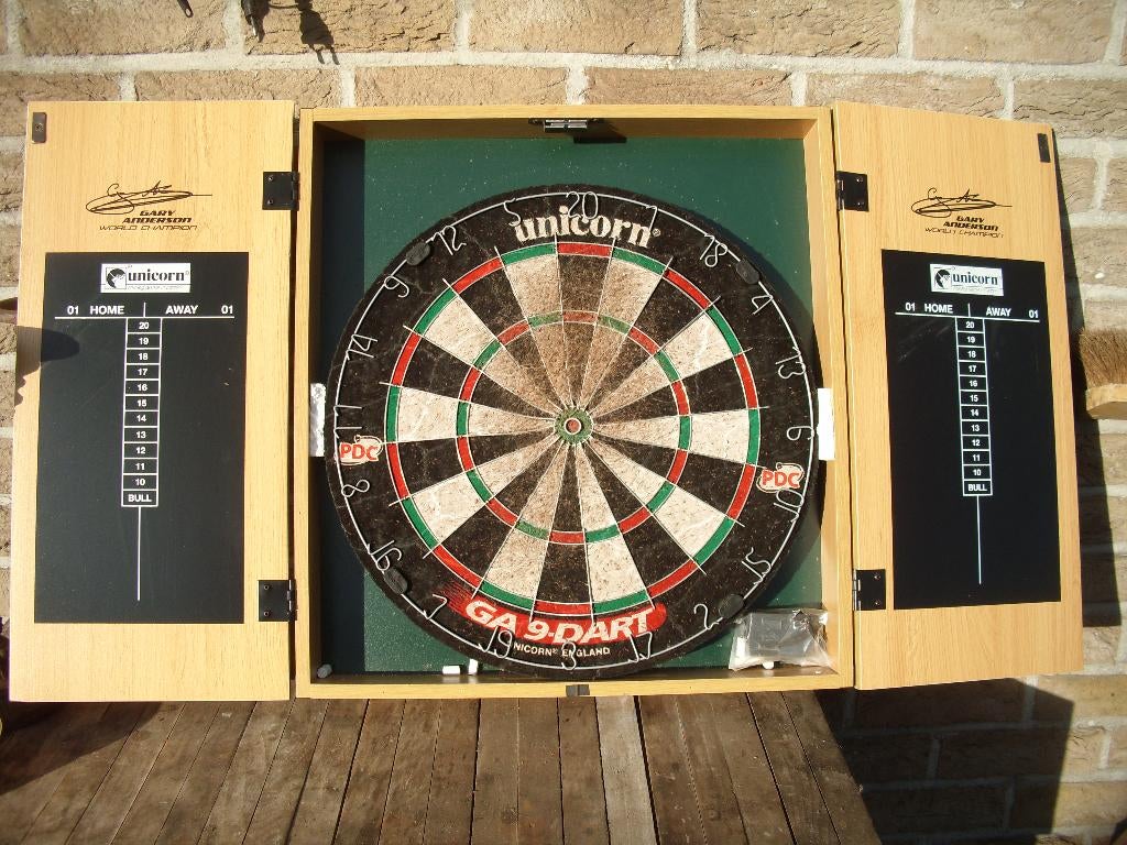 dartsblok met kast Gary Anderson, Sport en Fitness, Darts, Ophalen, Gebruikt, Dartbord
