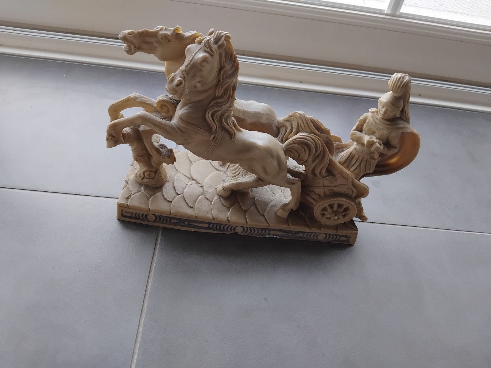 Klassiek beeld Romeinse strijdwagen met paarden 31 cm en 5kg, Ophalen