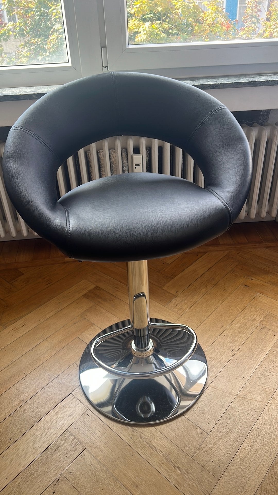 Tabouret noir, Enlèvement ou Envoi, Comme neuf