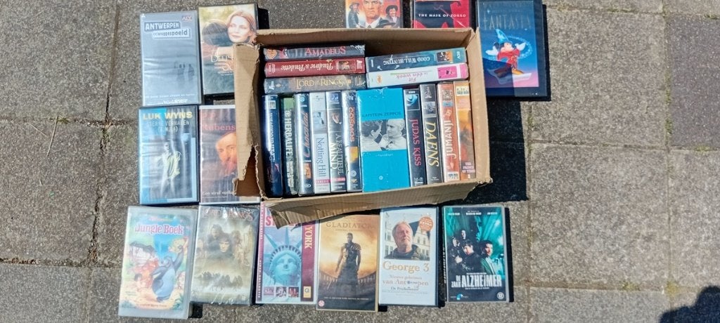 35 videocassettes, sommige nog nieuw, overige 1 maal bekeken, Cd's en Dvd's, VHS | Film, Ophalen, Nederlands ondertiteld, Alle leeftijden