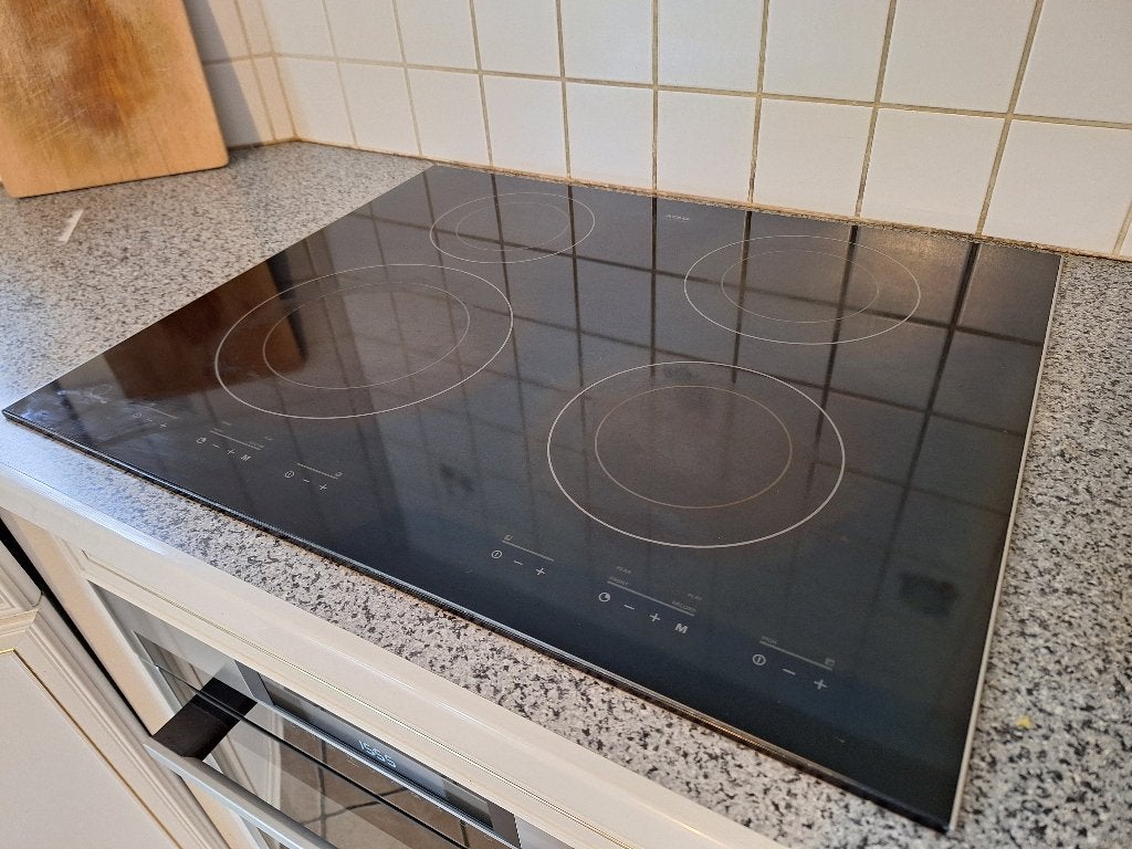 inductiekookplaat, Classe énergétique A ou plus économe, 4 zones de cuisson, Encastré, Enlèvement