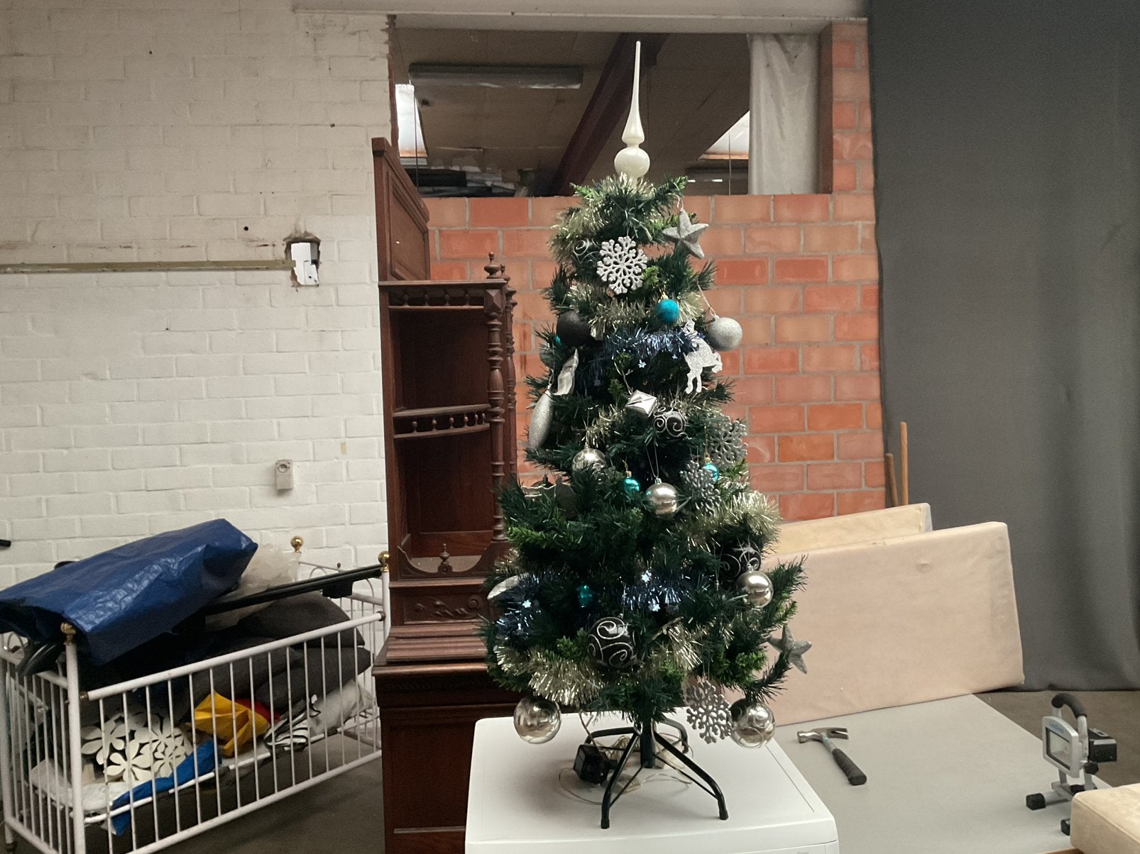 Versierde kerstboom met verlichting, Ophalen, Zo goed als nieuw