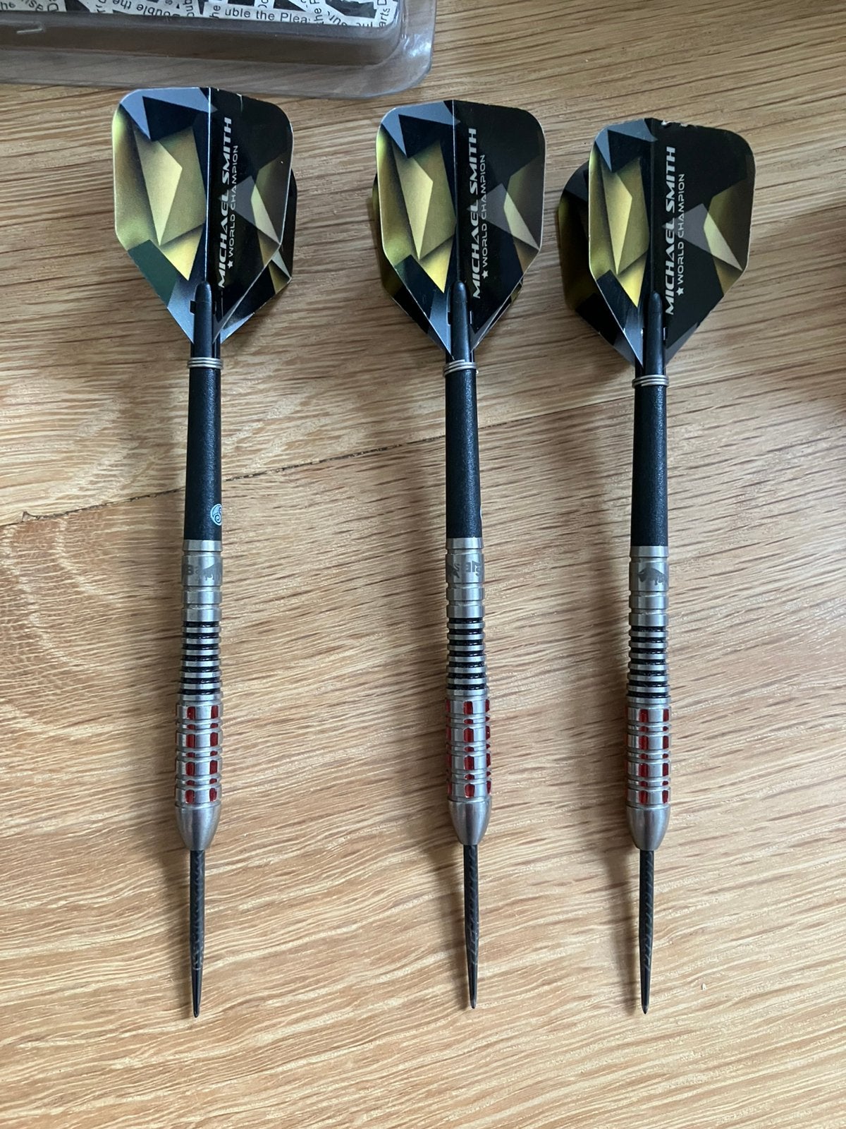 2 setjes dartpijlen. Ook los te koop., Ophalen of Verzenden, Pijlen