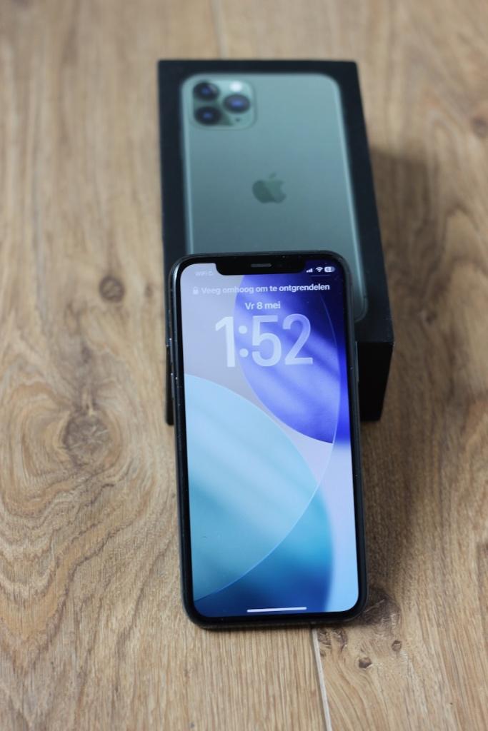 iPhone 11 Pro Midnight Green (256GB) + Apple leather case, Telecommunicatie, Mobiele telefoons | Apple iPhone, 256 GB, Gebruikt