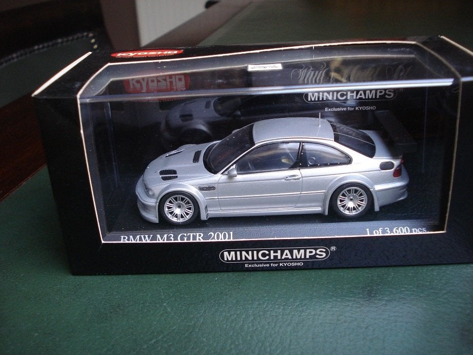 Miniatuurauto BMW GTR 2001, Hobby en Vrije tijd, Modelauto's | 1:43, Ophalen of Verzenden, Nieuw, Auto, Kyosho