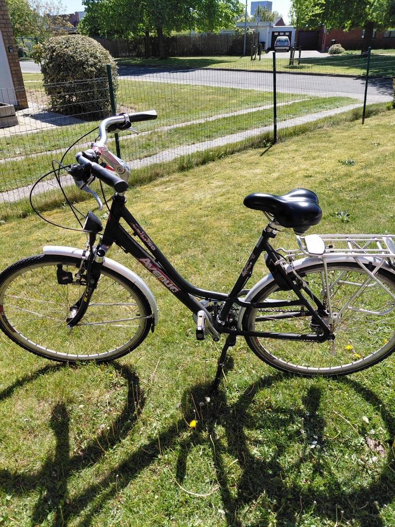 Damesfiets in behoorlijke staat, ideaal aan kotfiets, Fietsen en Brommers, Ophalen