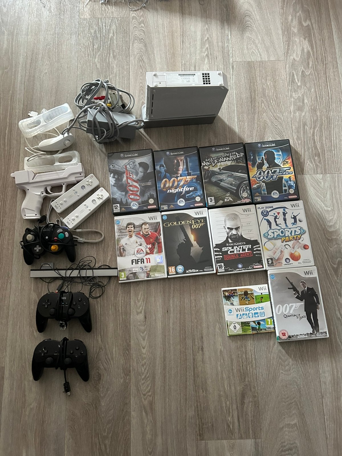 Nintendo Wii Console Bundle + Controllers, Zapper, GameCube, Ophalen, Zo goed als nieuw