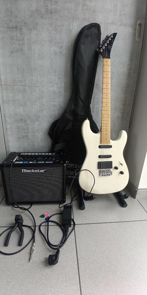 Electrische gitaar en Versterker, Muziek en Instrumenten, Snaarinstrumenten | Gitaren | Elektrisch, Zo goed als nieuw, Solid body