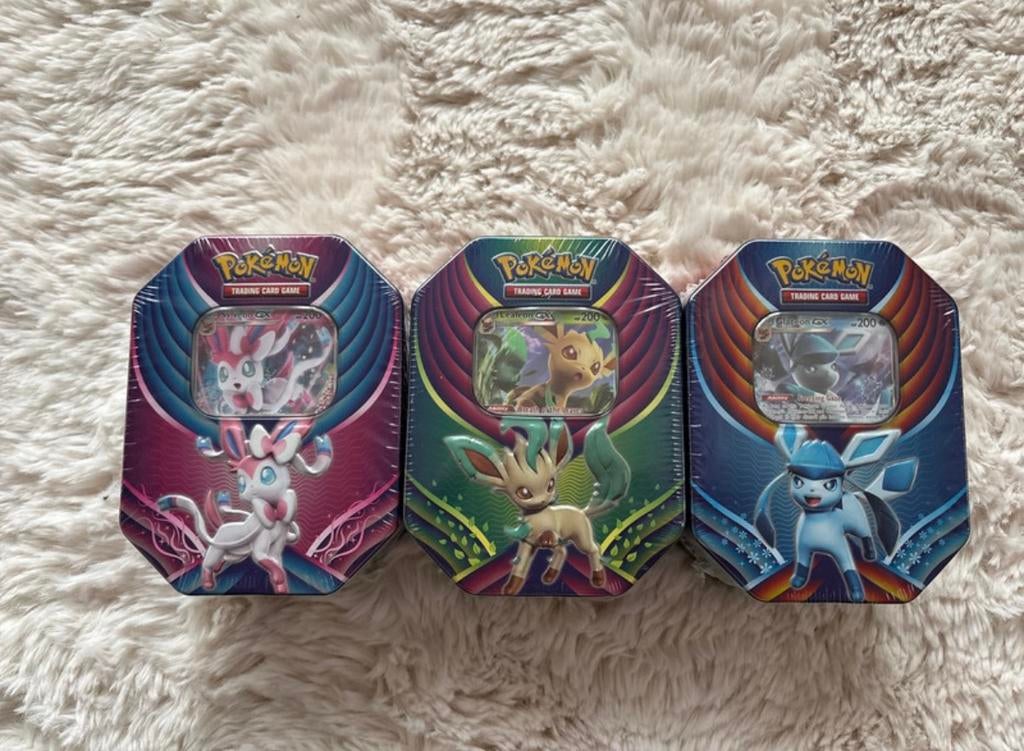 Pokemon Eeveelution tins engels (2018), Ophalen of Verzenden, Nieuw, Booster, Foil