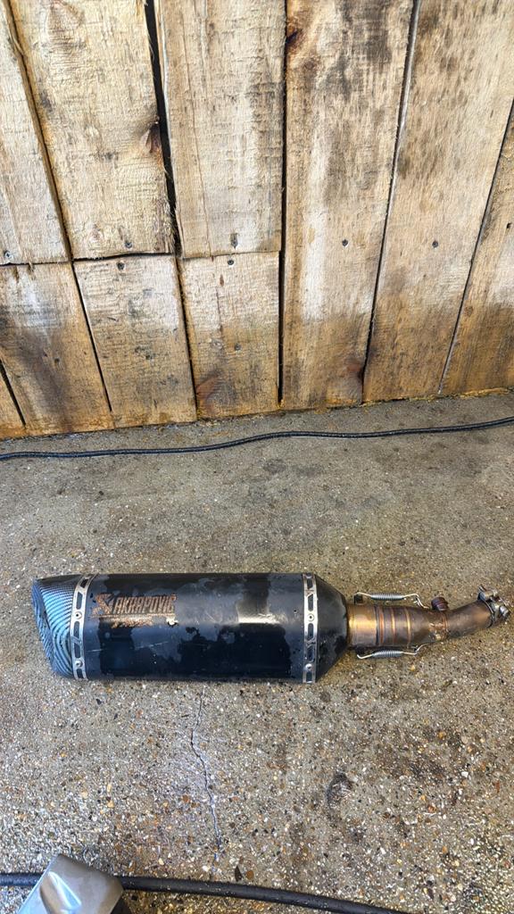 Akrapovic tmax slip on, Enlèvement