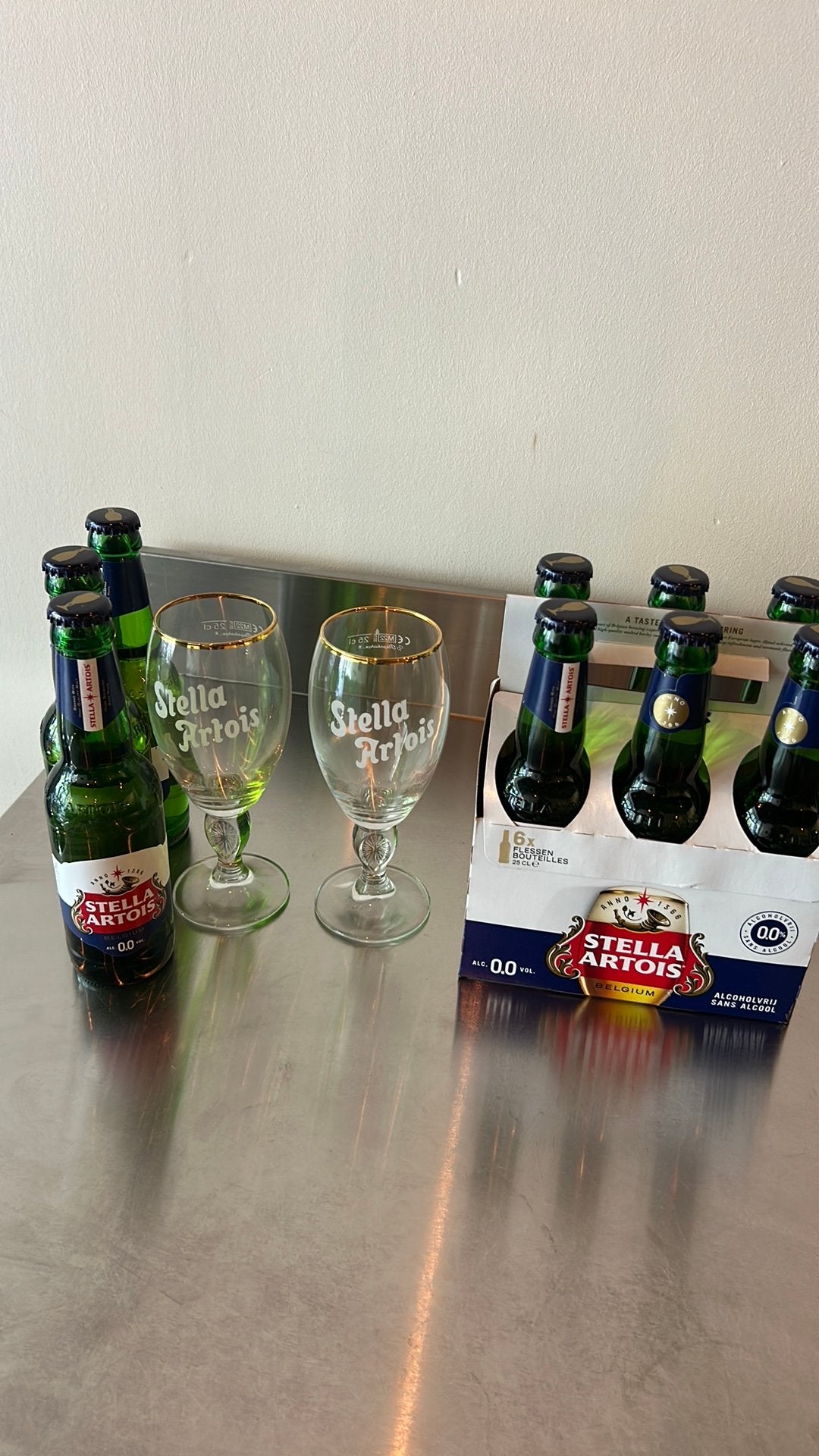 9x stella 0% met 2 glazen, Ophalen of Verzenden, Zo goed als nieuw