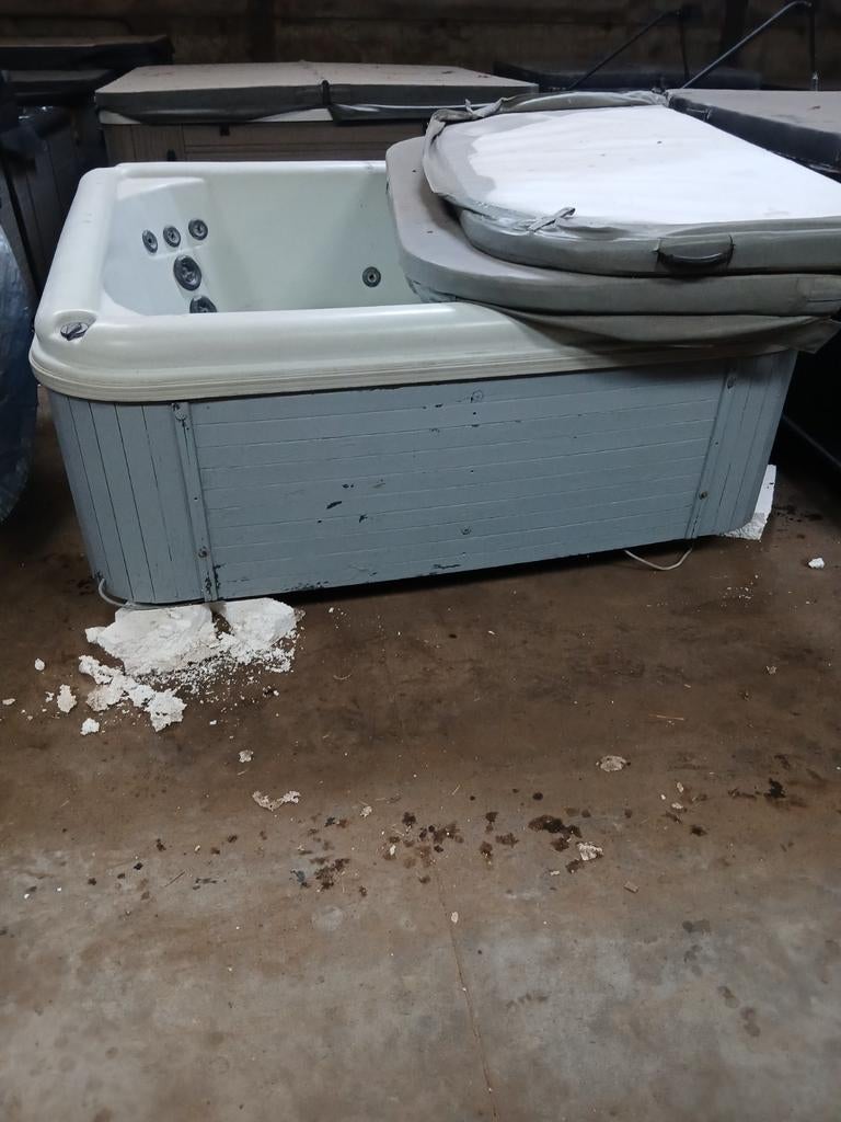 Jacuzzi livré gratuitement, Enlèvement ou Envoi
