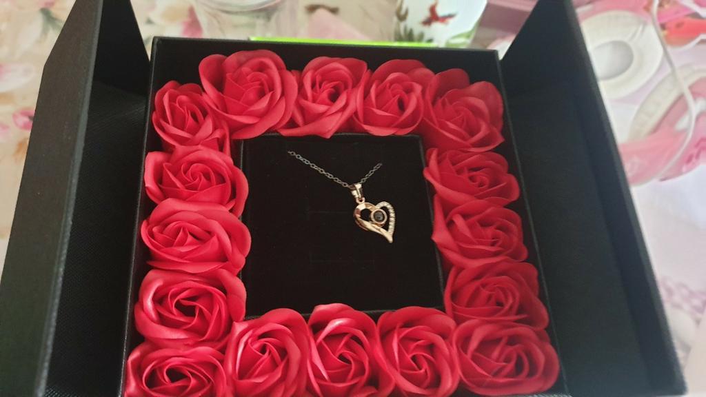 Collier avec coffret rose, Enlèvement ou Envoi, Neuf, Blanc