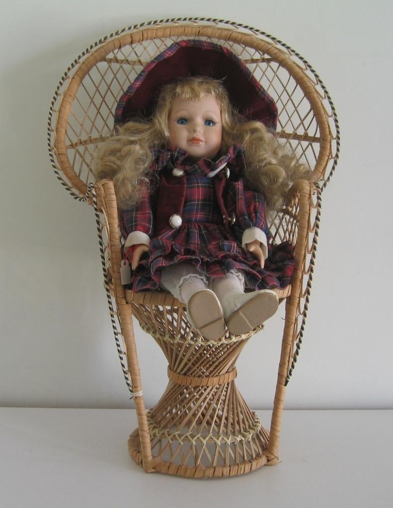 POUPÉE DÉCORATIVE ASSISE ANCIENNE - 9023, Enlèvement