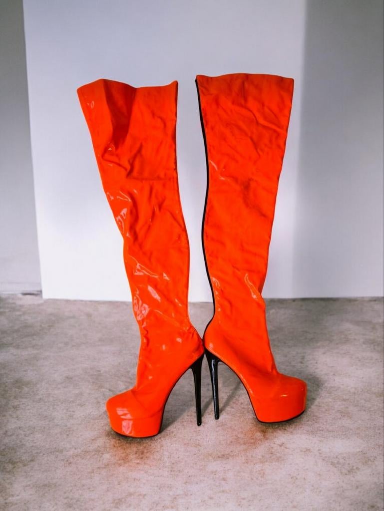 Beaux os rouges, Enlèvement