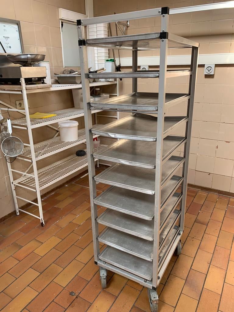 Grand chariot de boucherie-boulangerie