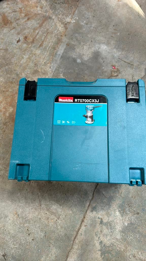 Makita bovenfrees te huur, Enlèvement, Comme neuf
