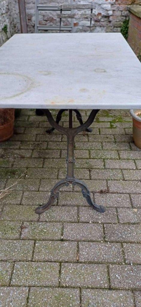 Table en marbre jardin, Enlèvement