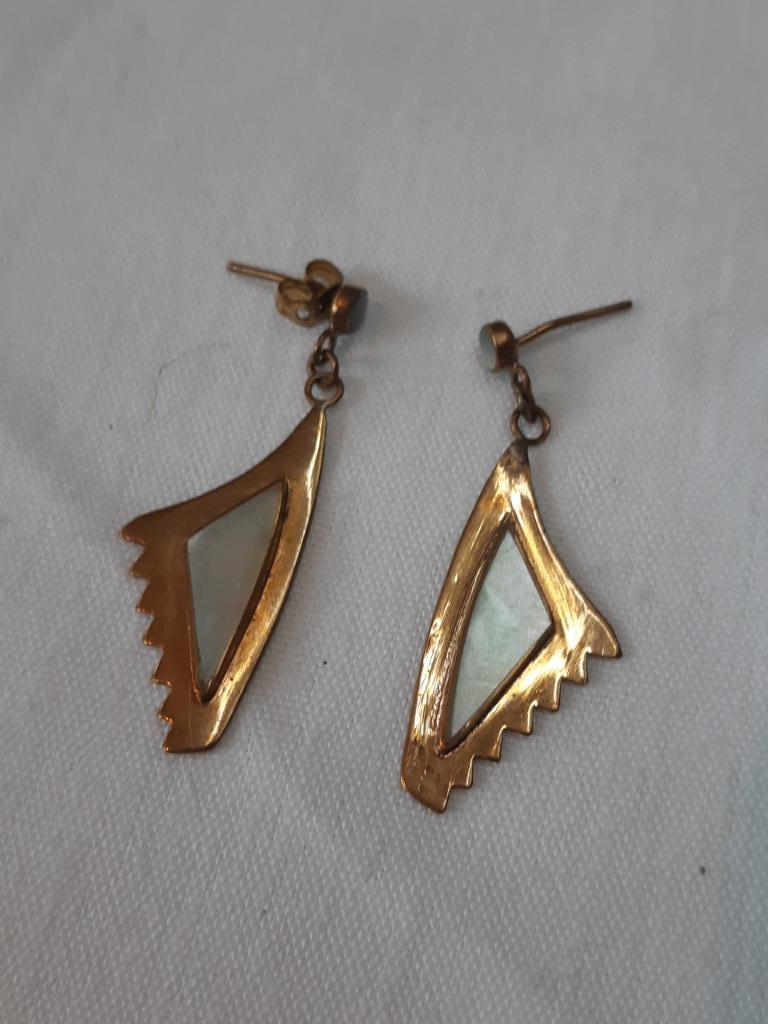 Boucles d'oreilles vintage 1980 en laiton doré, déco nacrée, Bijoux, Sacs & Beauté, Bijoux anciens, Envoi, Autres matériaux, Boucles d'oreilles