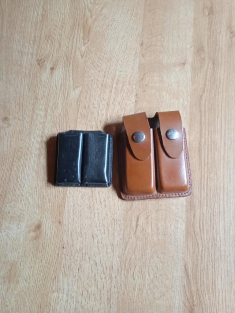 2 porte chargeurs doubles., Collections, Enlèvement, Autres, Autres types
