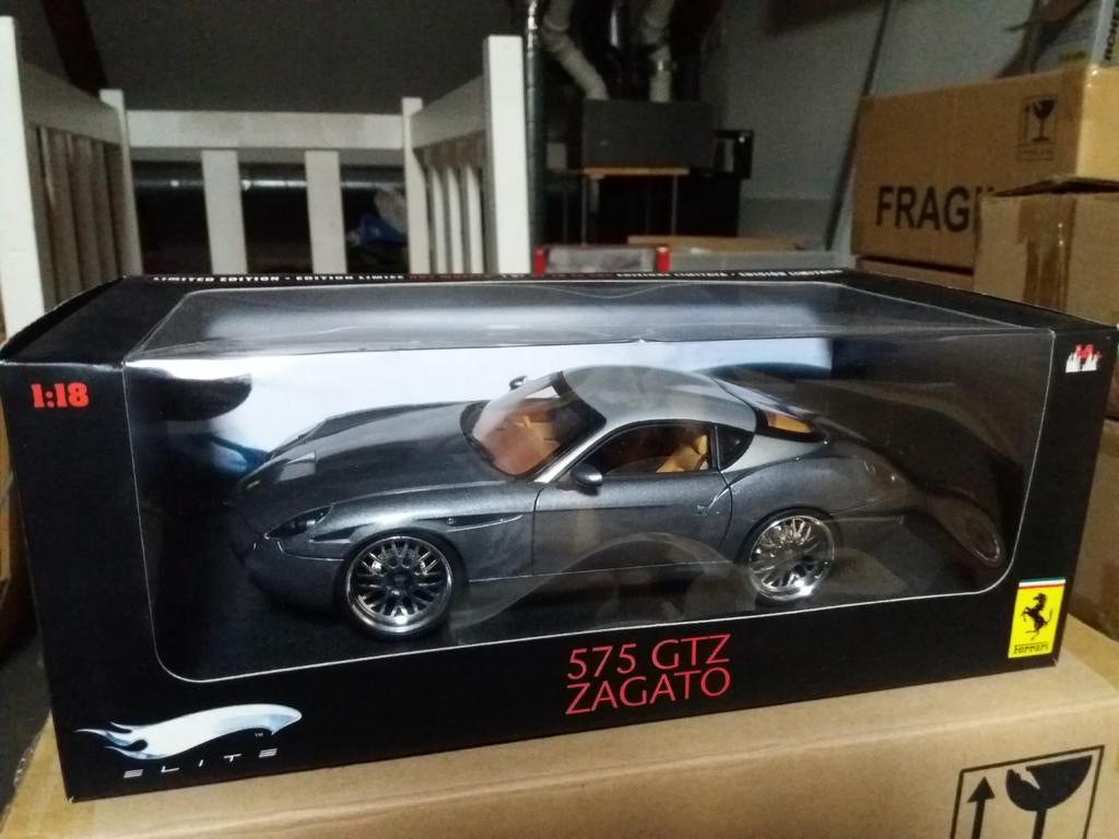 Ferrari Hotwheels Elite 1/18, Hobby & Loisirs créatifs, Voitures miniatures | 1:18, Comme neuf, Voiture, Hot Wheels, Enlèvement ou Envoi