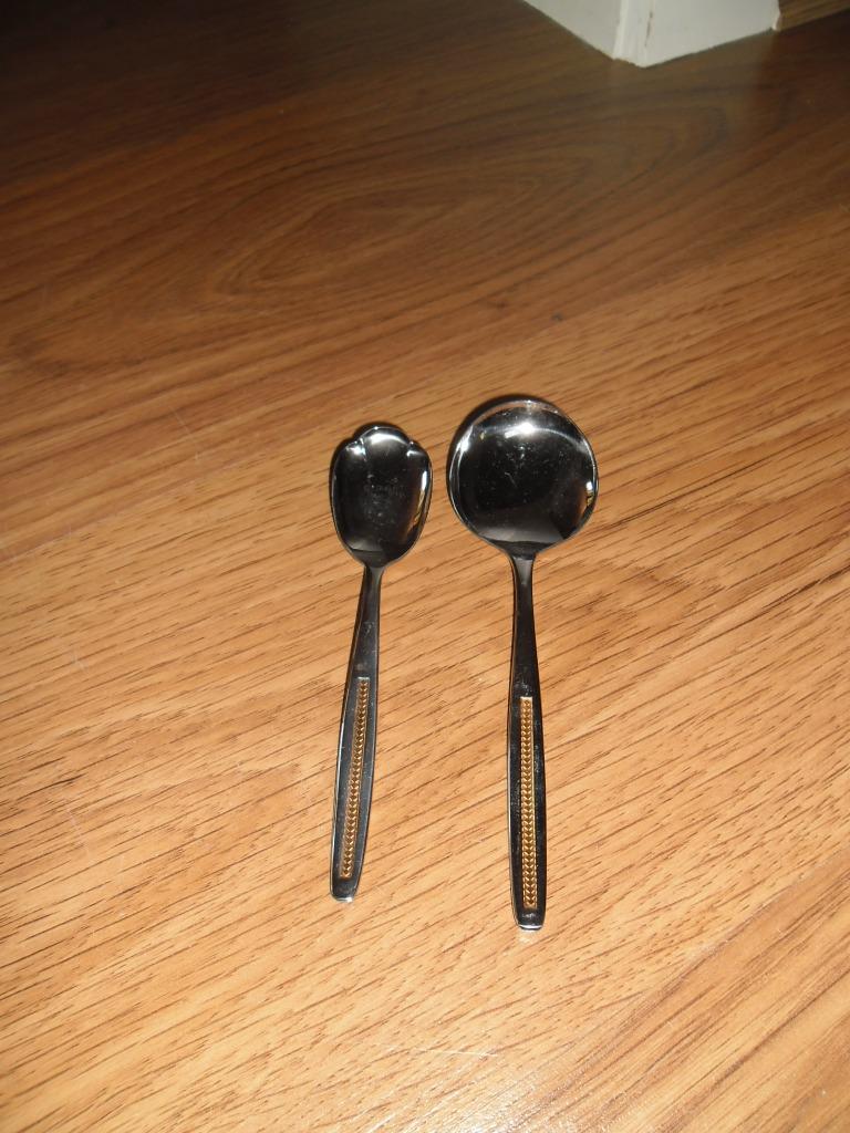 2 cuillères à œufs, Maison & Meubles, Cuisine | Couverts, Comme neuf, Ensemble de couverts, Autres matériaux, Enlèvement ou Envoi