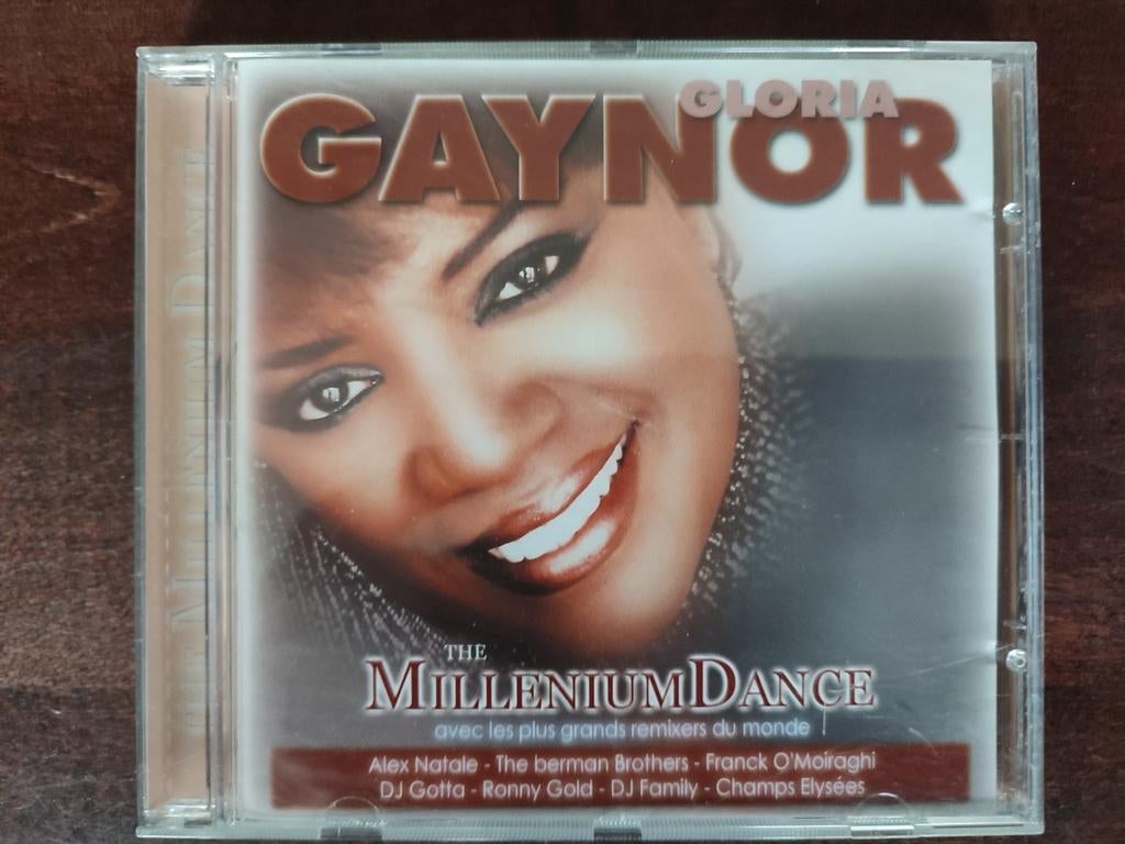 CD : GLORIA GAYNOR - THE MILLENIUM DANCE, Ophalen of Verzenden, Zo goed als nieuw