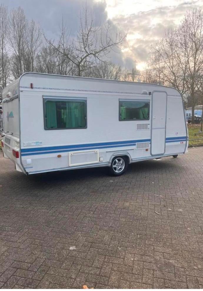Caravan adria, Caravans en Kamperen, Standaardzit, Frans bed, Particulier, Adria