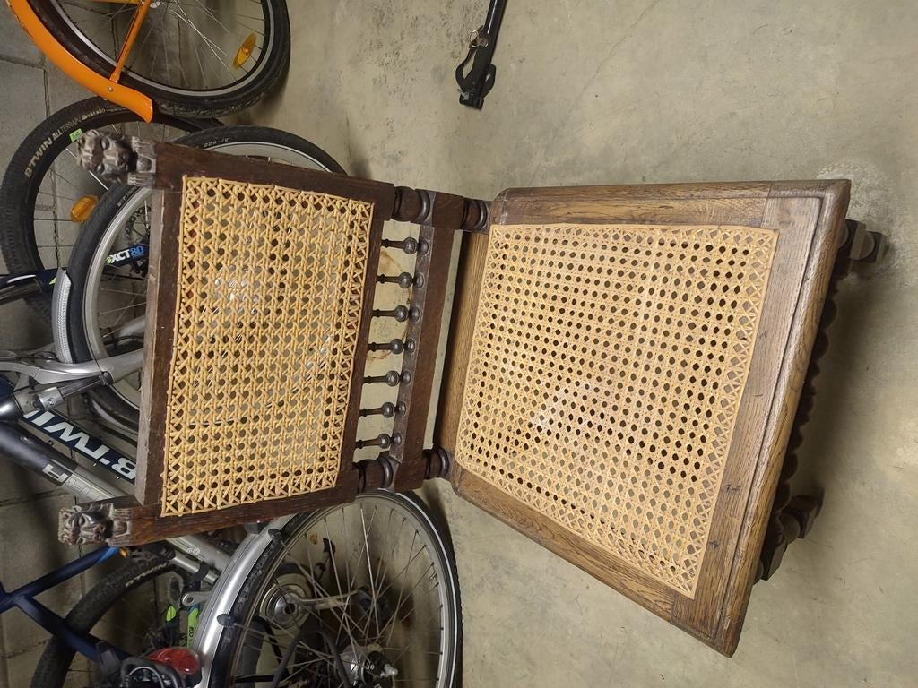 2 antieke kerkstoelen., Enlèvement