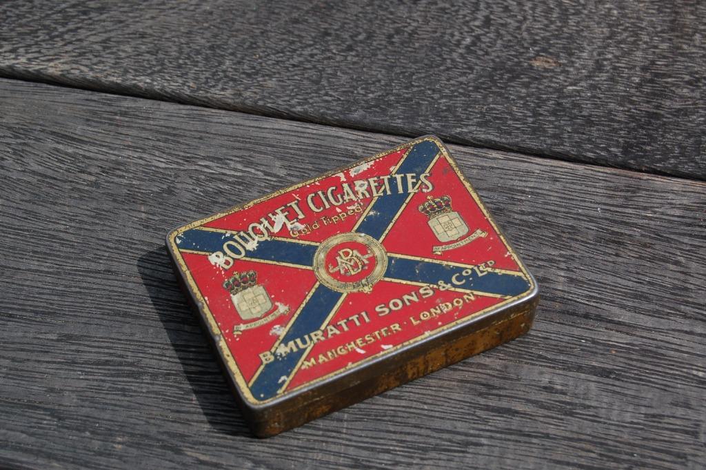 Ancienne boite en tôle de cigarettes - BOUQUET CIGARETTES, Enlèvement ou Envoi, Utilisé, Boite à tabac ou Emballage