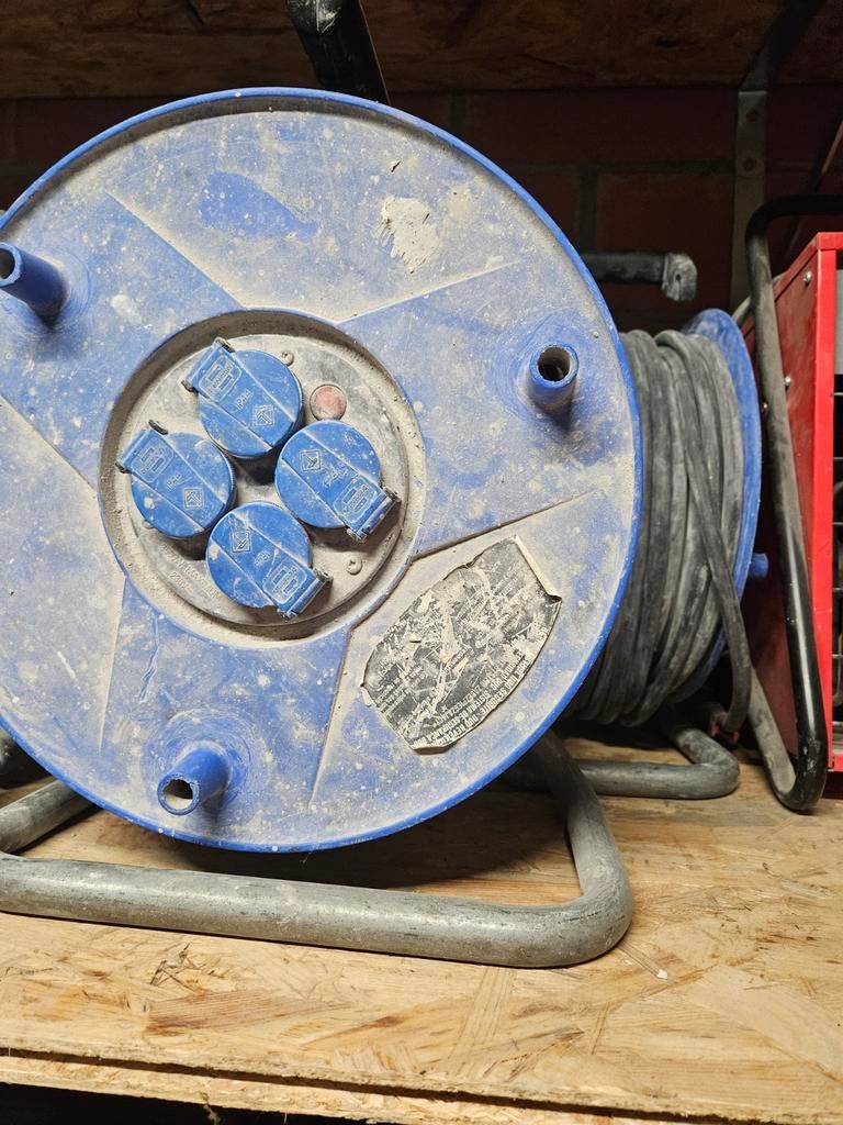 Enrouleur de câble 40 m Brhennestüler (2 pièces), Bricolage & Construction, Électricité & Câbles, Enlèvement ou Envoi